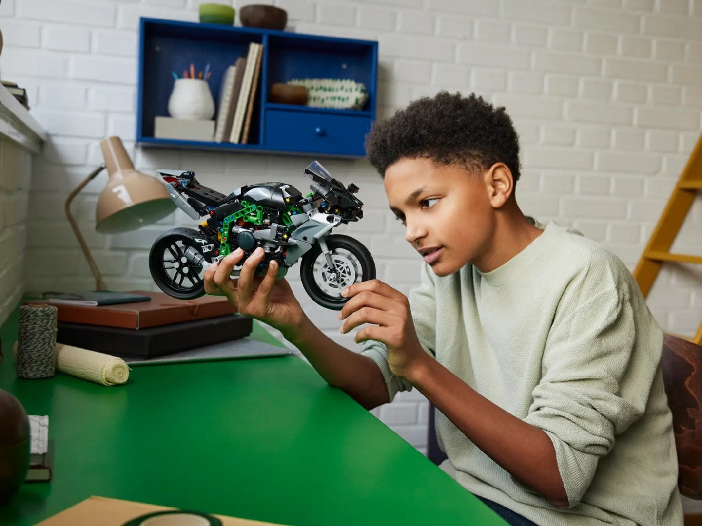 LEGO TECHNIC 42170 Kawasaki Ninja H2R Brand Lego