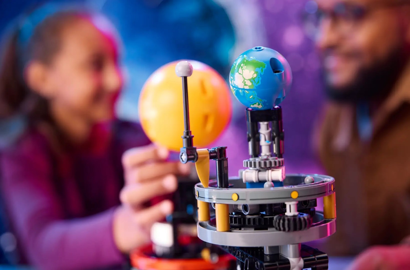 LEGO TECHNIC 42179 Planet Earth and Moon in Orbit Brand Lego