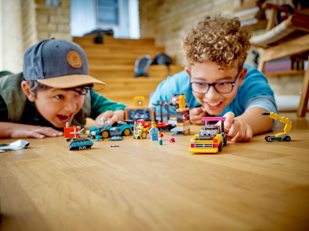 LEGO CITY 60389 CUSTOM CAR GARAGE Brand Lego