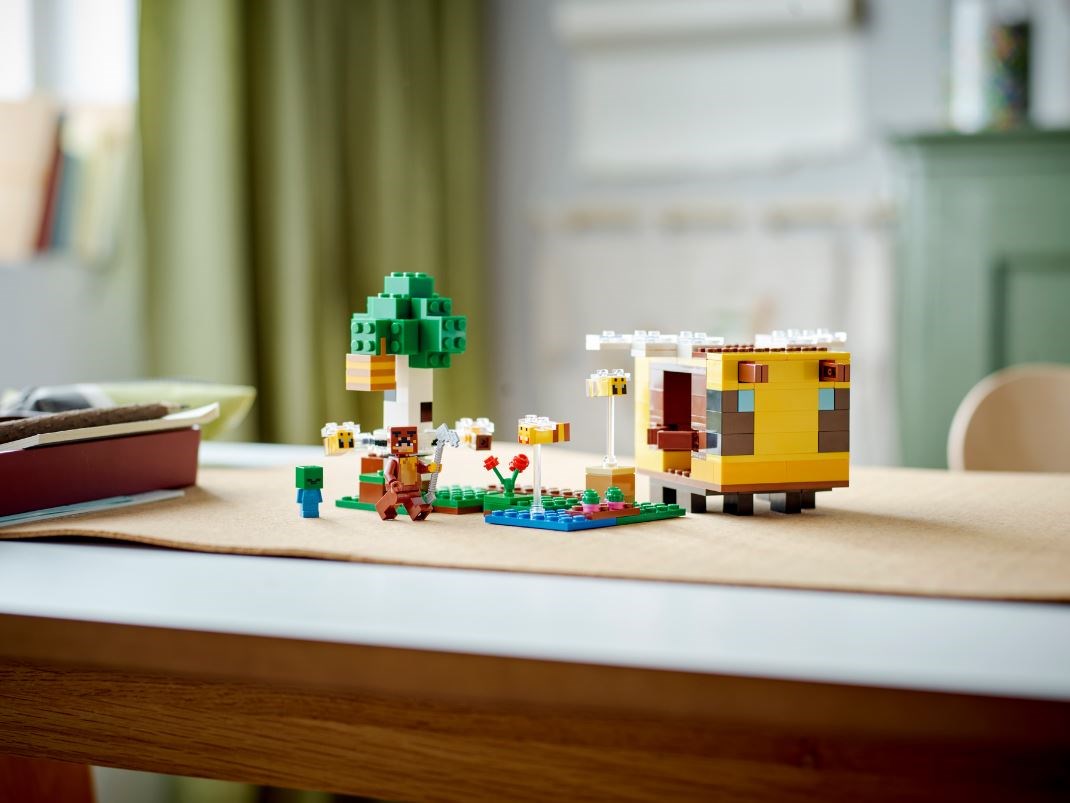LEGO MINECRAFT 21241 THE BEE COTTAGE Brand Lego