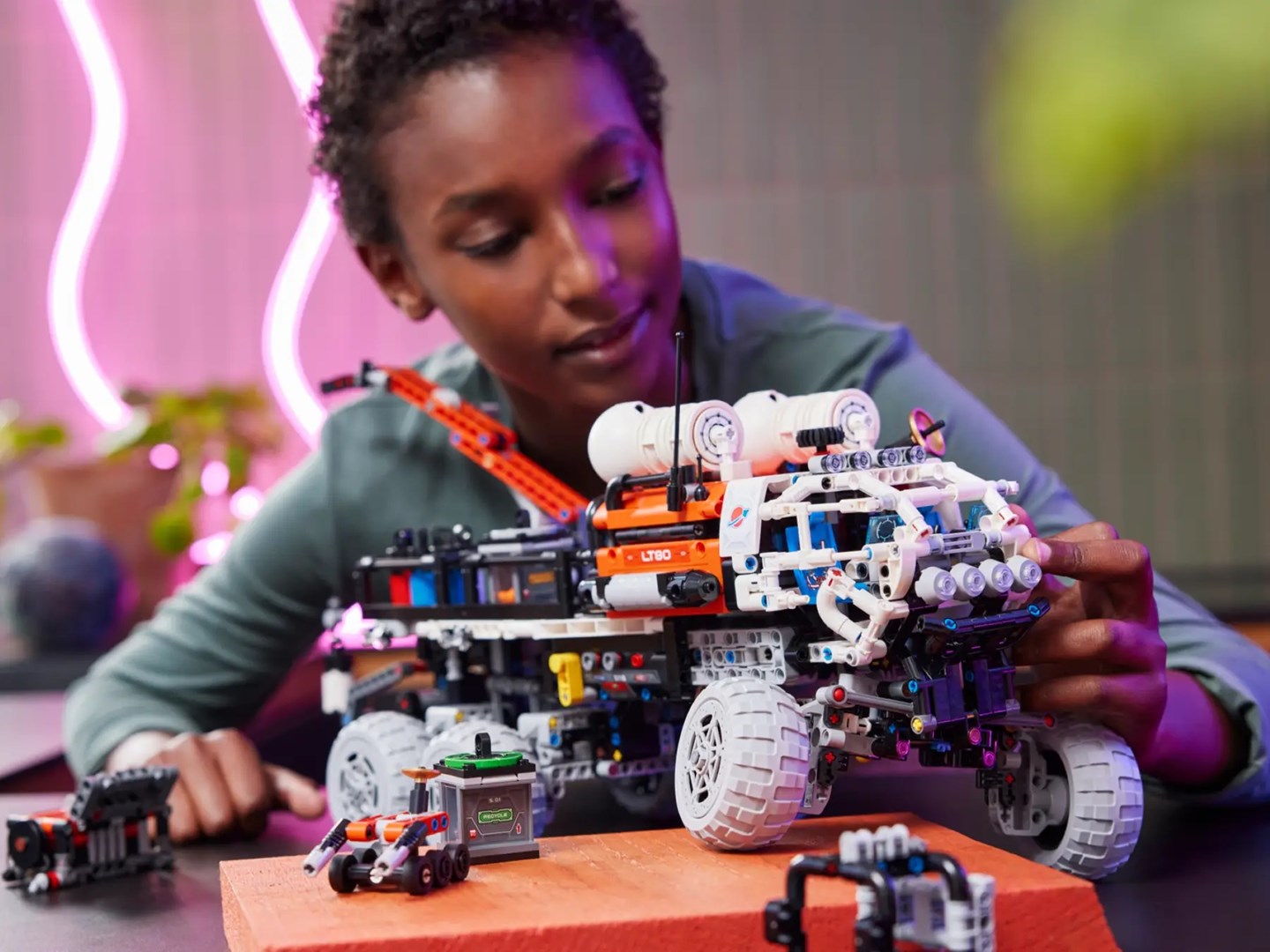LEGO TECHNIC 42180 Mars Crew Exploration Rover Brand Lego